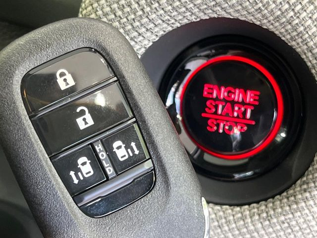 �yHonda�X�}�[�g�L�[�z�J�o����|�P�b�g�ɓ��ꂽ�܂܂ł��h�A�̎{���E�������\�ȃX�}�[�g�L�[�𑕔��B�G���W���̃I���E�I�t�����J�M�����o���K�v����������Ƃ��Ă��֗��ł���