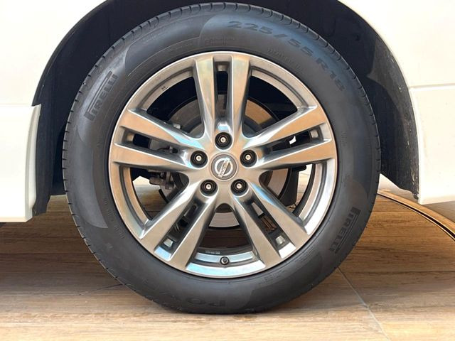 �y����18�C���`�A���~�z�C�[���z�O�ςɃ}�b�`���������A���~�z�C�[���𑕒����Ă���܂��B�e��ЊO�A���~�z�C�[����A�X�^�b�h���X�^�C�����戵�����Ă���܂��B���񂲑��k����������