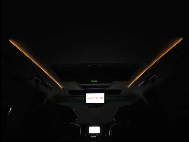 夜間に室内を照らしてくれるルームライトです