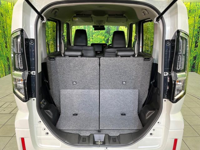 普段のお買い物や通勤、送迎等に十分な荷室スペースを確保しております。セカンドシートを倒すと、大きな荷物の積載も可能です♪