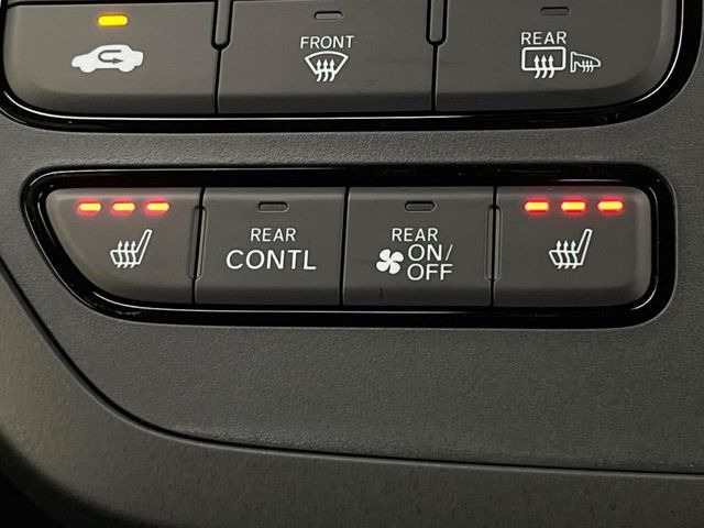 【シートヒーター】寒い日に重宝するシートヒーター!エアコンより早く温まってくれるので寒がりの人も安心ですね♪エアコンの温風は乾燥するから苦手、という方にもをおすすめです。