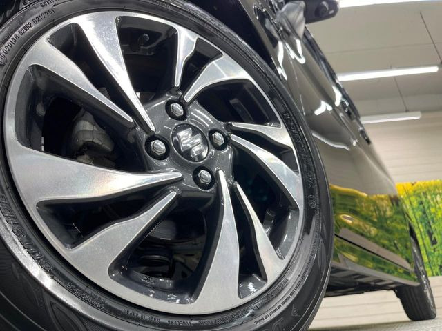 �y�����A���~�z�C�[���z�O�ςɃ}�b�`���������A���~�z�C�[���𑕒����Ă���܂��B�e��ЊO�A���~�z�C�[����A�X�^�b�h���X�^�C�����戵�����Ă���܂��B���񂲑��k����������