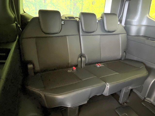 3列目シートはもちろん状態良好☆大人でもゆったりと座って頂けますので、大人数でのお出かけもラクラクです♪ご家族で、気の知れた仲間で、ドライブに行くのが楽しみですね♪