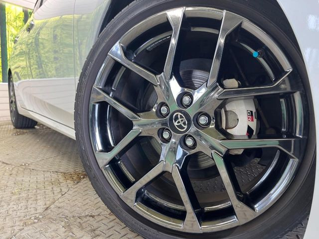 �y����18�C���`�A���~�z�C�[���z�O�ςɃ}�b�`���������A���~�z�C�[���𑕒����Ă���܂��B�e��ЊO�A���~�z�C�[����A�X�^�b�h���X�^�C�����戵�����Ă���܂��B���񂲑��k����������