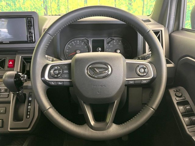 【純正革巻きステアリング】上質な革を使用することで、手にしっかり馴染みとても運転しやすいハンドルです♪