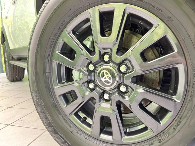 �y����18�C���`�A���~�z�C�[���z�O�ςɃ}�b�`���������A���~�z�C�[���𑕒����Ă���܂��B�e��ЊO�A���~�z�C�[����A�X�^�b�h���X�^�C�����戵�����Ă���܂��B���񂲑��k����������
