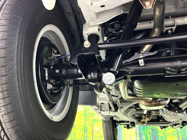 お車を安心してお乗りいただく為には、足回りの定期点検が欠かせません。サービスサポート(有償保証)では無料点検もご提供しており、安心のカーライフをお過ごしいただけるサポート体制が整っています。