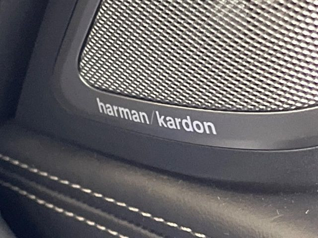 ��harman/kardon�T�E���h�V�X�e��:�I�[�f�B�I��僁�[�J�[����|����v���~�A���X�s�[�J�[�𑕔��B�����̃X�s�[�J�[����A���̗������܂ŕ����鍂�i���ȉ��y�����y���݂��������܂��B