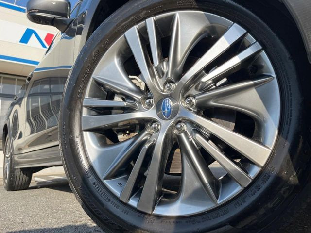�y����18�C���`�A���~�z�C�[���z�O�ςɃ}�b�`���������A���~�z�C�[���𑕒����Ă���܂��B�e��ЊO�A���~�z�C�[����A�X�^�b�h���X�^�C�����戵�����Ă���܂��B���񂲑��k����������