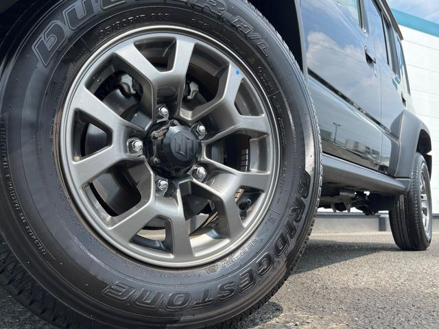 �y����15�C���`�A���~�z�C�[���z�O�ςɃ}�b�`���������A���~�z�C�[���𑕒����Ă���܂��B�e��ЊO�A���~�z�C�[����A�X�^�b�h���X�^�C�����戵�����Ă���܂��B���񂲑��k����������