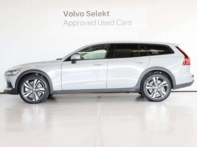 V60クロスカントリーウルトラ B5 AWD 4WD