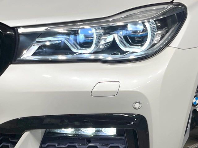 ��BMW���[�U�[���C�g:��ԑ��s�����ǍD�Ȏ��E���m�ۂ����S���ĉ^�]�ł��鍂�P�xLED�w�b�h���C�g�𑕔�!�_�����x�������A����d�͂��}�����Ă��܂��B