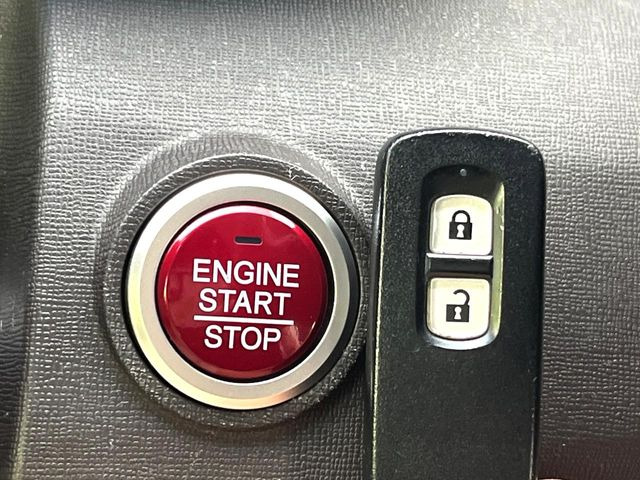�yHonda�X�}�[�g�L�[�z�J�o����|�P�b�g�ɓ��ꂽ�܂܂ł��h�A�̎{���E�������\�ȃX�}�[�g�L�[�𑕔��B�G���W���̃I���E�I�t�����J�M�����o���K�v����������Ƃ��Ă��֗��ł���
