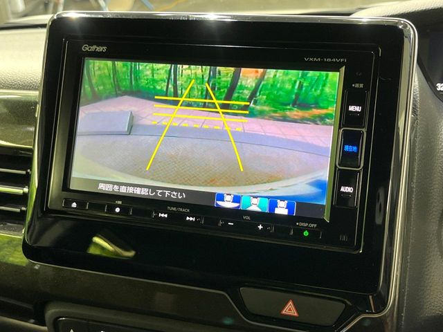 【バックカメラ】駐車時に後方がリアルタイム映像で確認できます。大型商業施設や立体駐車場での駐車時や、夜間のバック時に大活躍!運転スキルに関わらず、今や必須となった装備のひとつです!