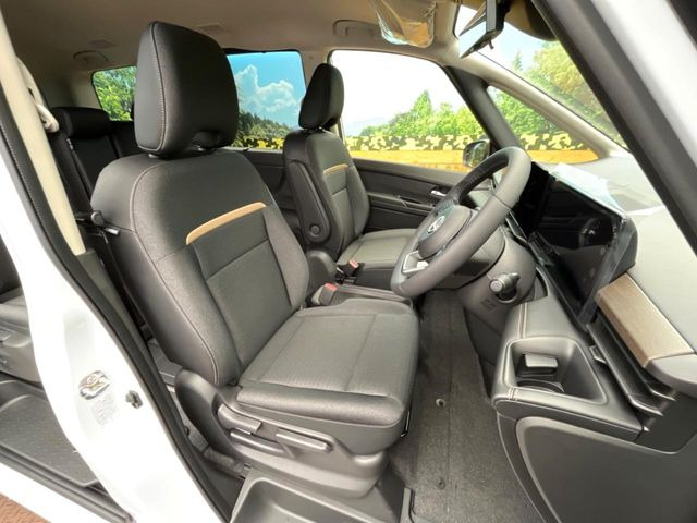 運転席シート廻りは使用感も少なく、良好な状態となっています。丁寧に使われていたことがよくわかりますね。