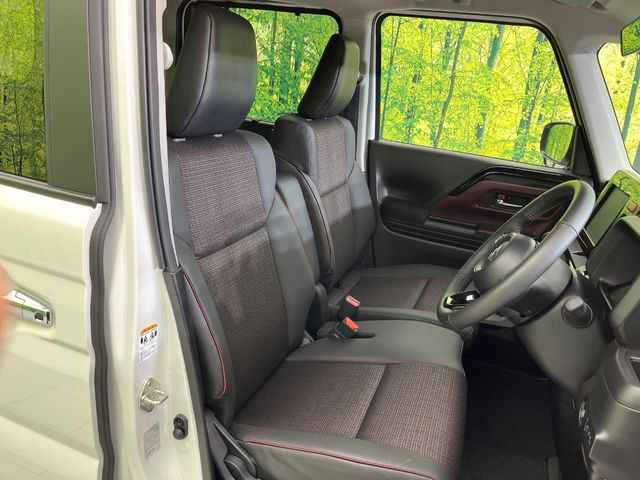 運転席シート廻りは使用感も少なく、良好な状態となっています。前オーナー様が丁寧に使っていたことがよくわかりますね。