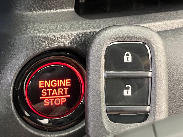 �yHonda�X�}�[�g�L�[�z�J�o����|�P�b�g�ɓ��ꂽ�܂܂ł��h�A�̎{���E�������\�ȃX�}�[�g�L�[�𑕔��B�G���W���̃I���E�I�t�����J�M�����o���K�v����������Ƃ��Ă��֗��ł���