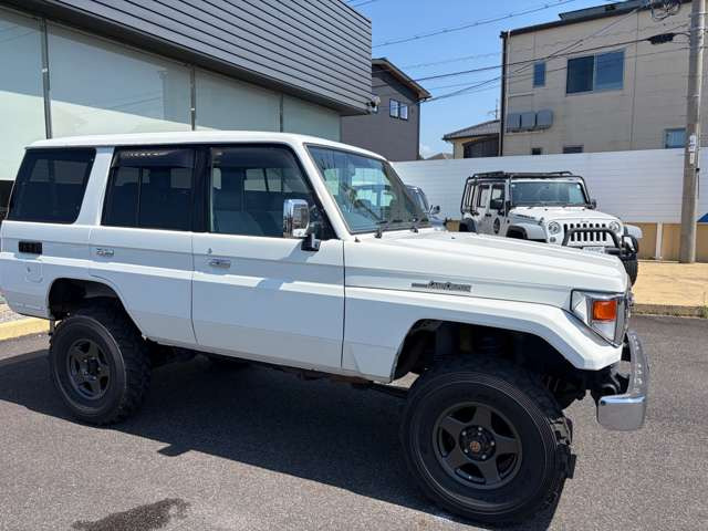 ランドクルーザー704.2 LX ディーゼル 4WD