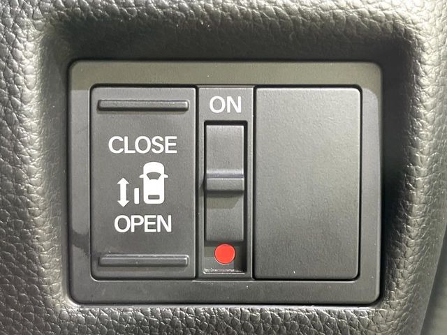 【パワースライドドア】スマートキーや運転席のスイッチでスライドドアの開閉が可能♪電動だから力を入れてドアを開ける必要が無く、小さいお子様でも、重い荷物を持っている時もラクに開け閉めできます♪