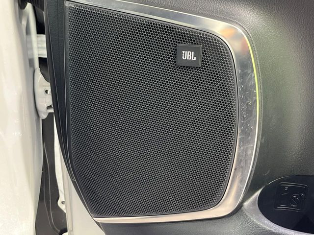�yJBL�T�E���h�V�X�e���z���[�J�[�I�v�V�����̍��i�ʃT�E���h�V�X�e���𓋍ځB��p�̃`���[�j���O���{���ꂽ�召�l�X�ȃX�s�[�J�[����ǎ��ȃT�E���h���t�ł��A�Տꊴ���ӂ�鉹����Ԃ����o���܂��B