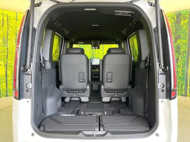 普段のお買い物や通勤、送迎等に十分な荷室スペースを確保しております。セカンドシートを倒すと、大きな荷物の積載も可能です♪