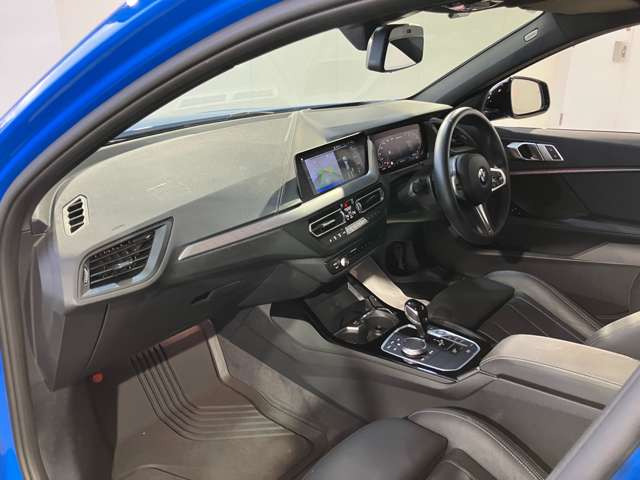 1シリーズM135i xドライブ 4WD