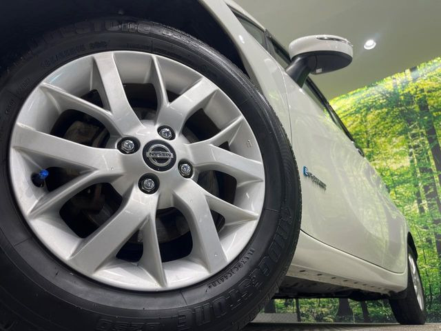 �y����15�C���`�A���~�z�C�[���z�O�ςɃ}�b�`���������A���~�z�C�[���𑕒����Ă���܂��B�e��ЊO�A���~�z�C�[����A�X�^�b�h���X�^�C�����戵�����Ă���܂��B���񂲑��k����������