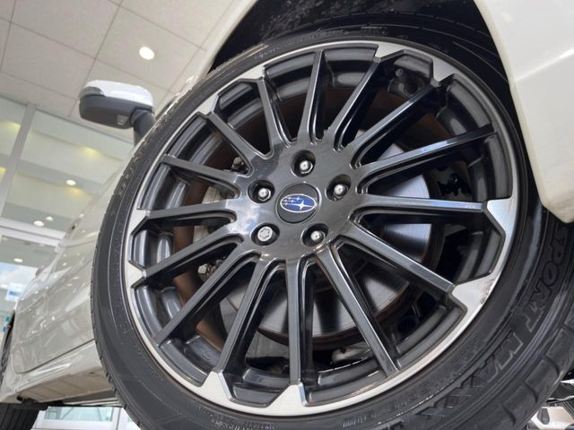 �y�O���[�h��p18�C���`�A���~�z�C�[���z�O�ςɃ}�b�`���������A���~�z�C�[���𑕒����Ă���܂��B�e��ЊO�A���~�z�C�[����A�X�^�b�h���X�^�C�����戵�����Ă���܂��B���񂲑��k����������