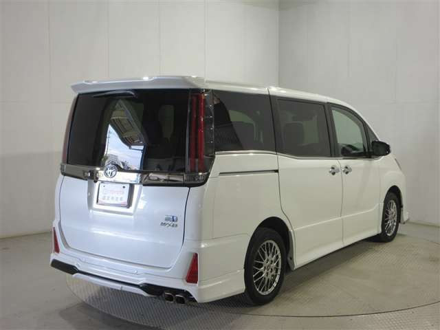 ノア1.8 ハイブリッド Si W×B III