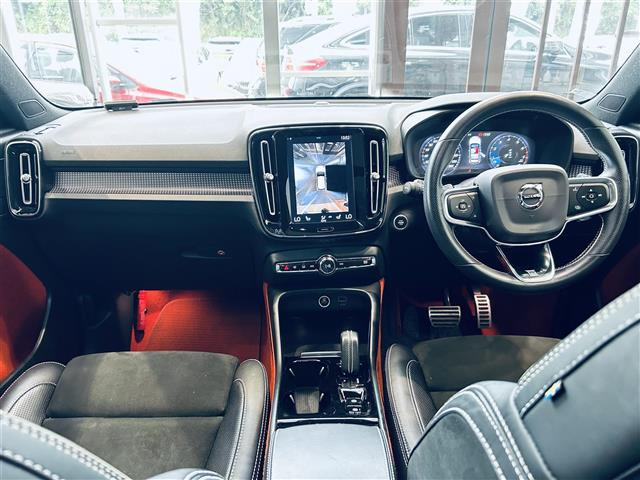 XC40T4 AWD Rデザイン 4WD