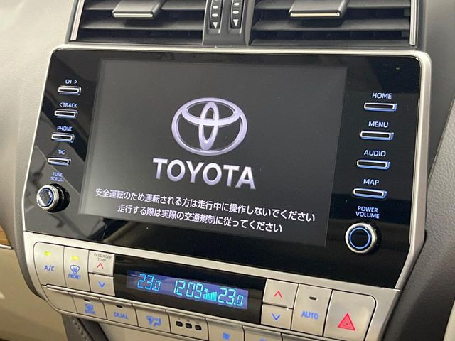 【純正ナビ】人気の純正ナビを装備。オーディオ機能も充実しており、Bluetooth接続すればお持ちのスマホやMP3プレイヤーの音楽を再生可能!毎日の運転がさらに楽しくなります!!