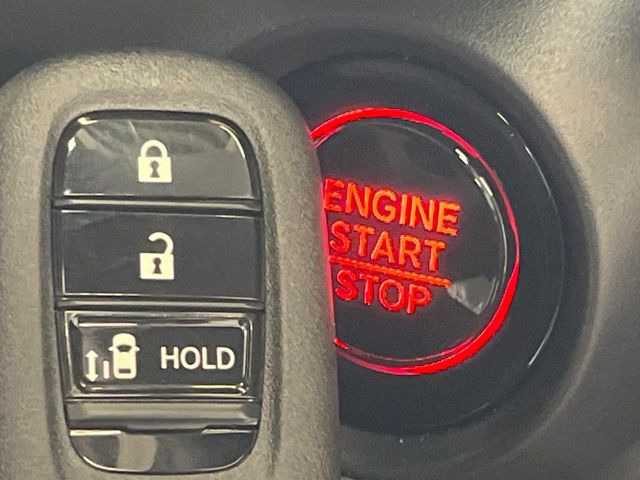 �yHonda�X�}�[�g�L�[�z�J�o����|�P�b�g�ɓ��ꂽ�܂܂ł��h�A�̎{���E�������\�ȃX�}�[�g�L�[�𑕔��B�G���W���̃I���E�I�t�����J�M�����o���K�v����������Ƃ��Ă��֗��ł���