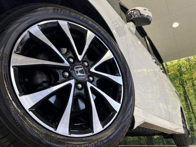 �y����17�C���`�A���~�z�C�[���z�O�ςɃ}�b�`���������A���~�z�C�[���𑕒����Ă���܂��B�e��ЊO�A���~�z�C�[����A�X�^�b�h���X�^�C�����戵�����Ă���܂��B���񂲑��k����������