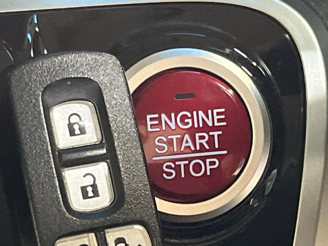 �yHonda�X�}�[�g�L�[�z�J�o����|�P�b�g�ɓ��ꂽ�܂܂ł��h�A�̎{���E�������\�ȃX�}�[�g�L�[�𑕔��B�G���W���̃I���E�I�t�����J�M�����o���K�v����������Ƃ��Ă��֗��ł���