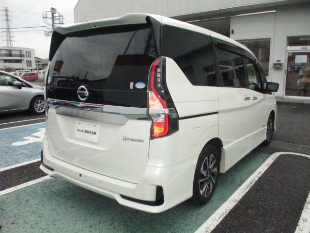 セレナ1.2 e-POWER XV