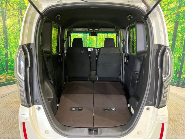 普段のお買い物や通勤、送迎等に十分な荷室スペースを確保しております。セカンドシートを倒すと、大きな荷物の積載も可能です♪