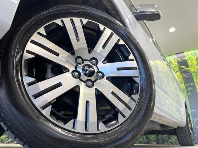 �y����18�C���`�A���~�z�C�[���z�O�ςɃ}�b�`���������A���~�z�C�[���𑕒����Ă���܂��B�e��ЊO�A���~�z�C�[����A�X�^�b�h���X�^�C�����戵�����Ă���܂��B���񂲑��k����������