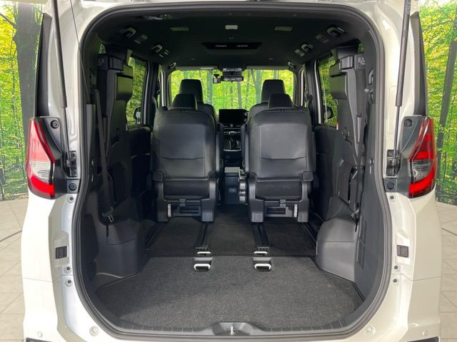 普段のお買い物や通勤、送迎等に十分な荷室スペースを確保しております。セカンドシートを倒すと、大きな荷物の積載も可能です♪