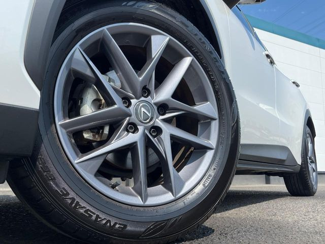 �y����17�C���`�A���~�z�C�[���z�O�ςɃ}�b�`���������A���~�z�C�[���𑕒����Ă���܂��B�e��ЊO�A���~�z�C�[����A�X�^�b�h���X�^�C�����戵�����Ă���܂��B���񂲑��k����������