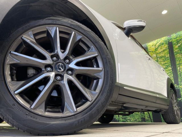 �y����18�C���`�A���~�z�C�[���z�O�ςɃ}�b�`���������A���~�z�C�[���𑕒����Ă���܂��B�e��ЊO�A���~�z�C�[����A�X�^�b�h���X�^�C�����戵�����Ă���܂��B���񂲑��k����������
