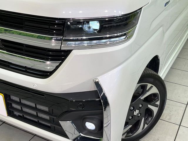 【LEDヘッドライト】悪天候や夜間走行時も良好な視界を確保し安心して運転できる高輝度LEDヘッドライトを装備!点灯速度が早く、消費電力も抑えられています。