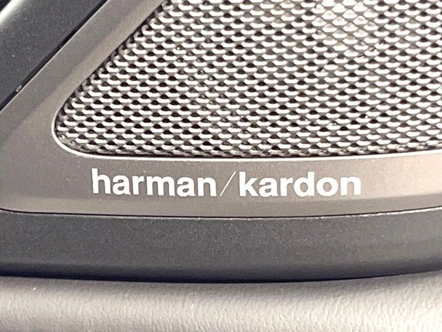 ��harman/kardon�T�E���h�V�X�e��:�I�[�f�B�I��僁�[�J�[����|����v���~�A���X�s�[�J�[�𑕔��B�����̃X�s�[�J�[����A���̗������܂ŕ����鍂�i���ȉ��y�����y���݂��������܂��B