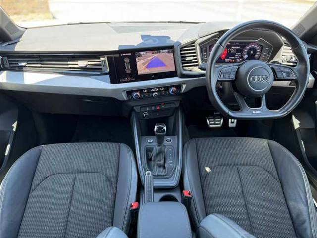 A1スポーツバック25 TFSI Sライン