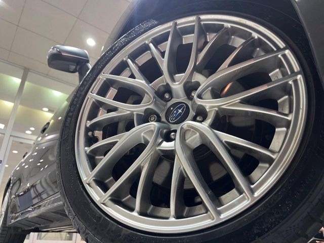 �y����18�C���`�A���~�z�C�[���z�O�ςɃ}�b�`���������A���~�z�C�[���𑕒����Ă���܂��B�e��ЊO�A���~�z�C�[����A�X�^�b�h���X�^�C�����戵�����Ă���܂��B���񂲑��k����������