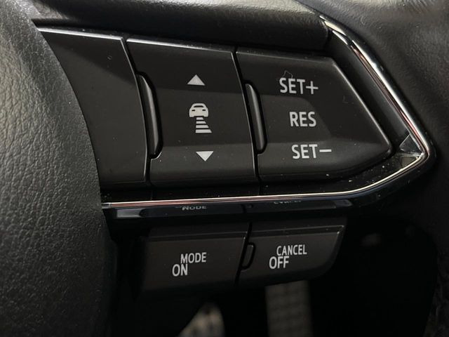 【マツダ・レーダークルーズコントロール】高速道路での長距離走行が楽に!自動で速度を保つクルーズコントロールが、衝突軽減システムと連携し、前方の車両を感知して車間を保つように速度調節してくれます!!
