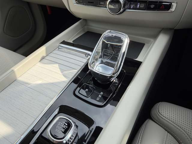 XC60ウルトラ T6 AWD プラグイン ハイブリッド 4WD
