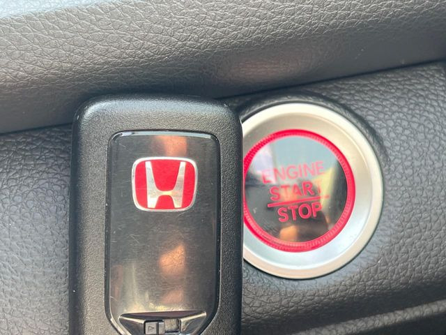 �yHonda�X�}�[�g�L�[�z�J�o����|�P�b�g�ɓ��ꂽ�܂܂ł��h�A�̎{���E�������\�ȃX�}�[�g�L�[�𑕔��B�G���W���̃I���E�I�t�����J�M�����o���K�v����������Ƃ��Ă��֗��ł���