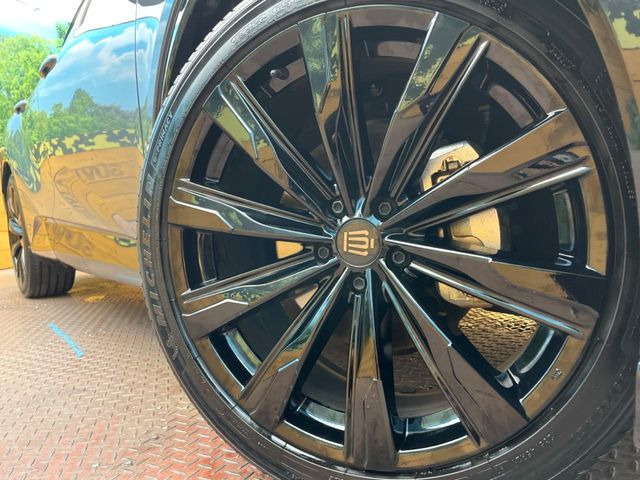 �y����21�C���`�A���~�z�C�[���z�O�ςɃ}�b�`���������A���~�z�C�[���𑕒����Ă���܂��B�e��ЊO�A���~�z�C�[����A�X�^�b�h���X�^�C�����戵�����Ă���܂��B���񂲑��k����������