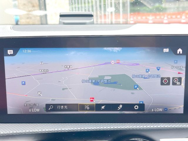 ��MercedesBenz�����i�r:��̊��̂���i�r�́A����������ԓ������o���Ă���܂��BBluetooth�Đ��ȂǃI�[�f�B�I�@�\���[�����Ă���܂��̂ŁA�^�]�����y���߂܂���