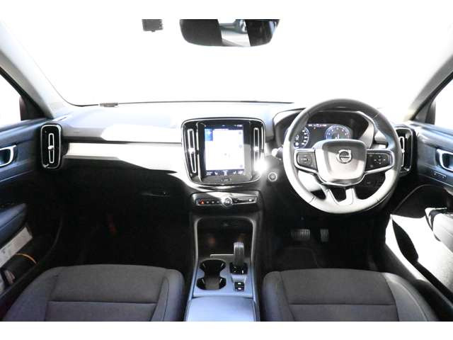 XC40B4 AWD モメンタム 4WD
